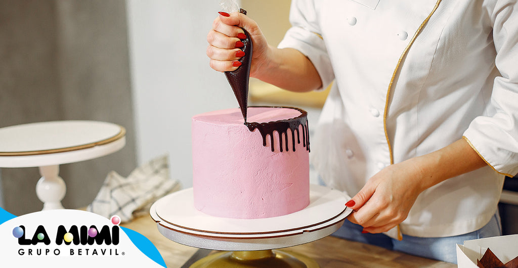 ¿Qué se necesita para decorar un pastel?